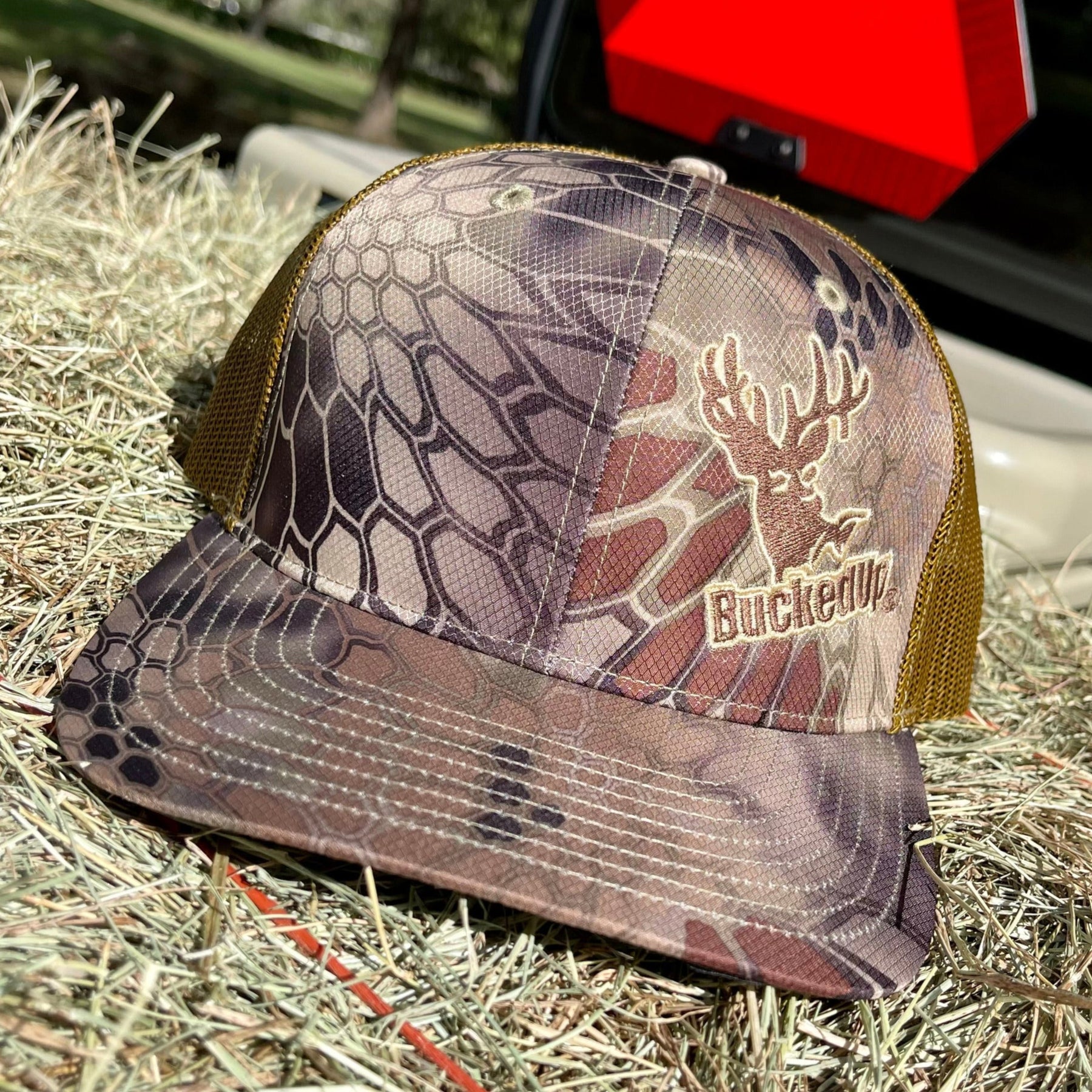 Straw and Mesh Baseball Hat in Tan